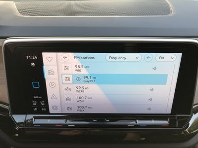 2026 Volkswagen Atlas 2.0T SE w/Technology w/panoramic sunroof and black wheel package