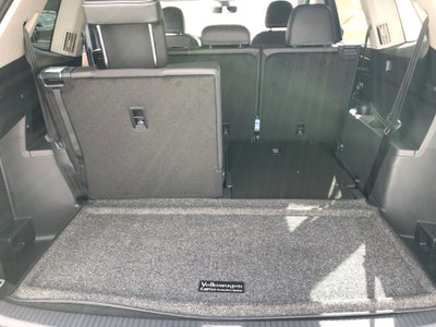 2026 Volkswagen Atlas 2.0T SE w/Technology w/panoramic sunroof and black wheel package