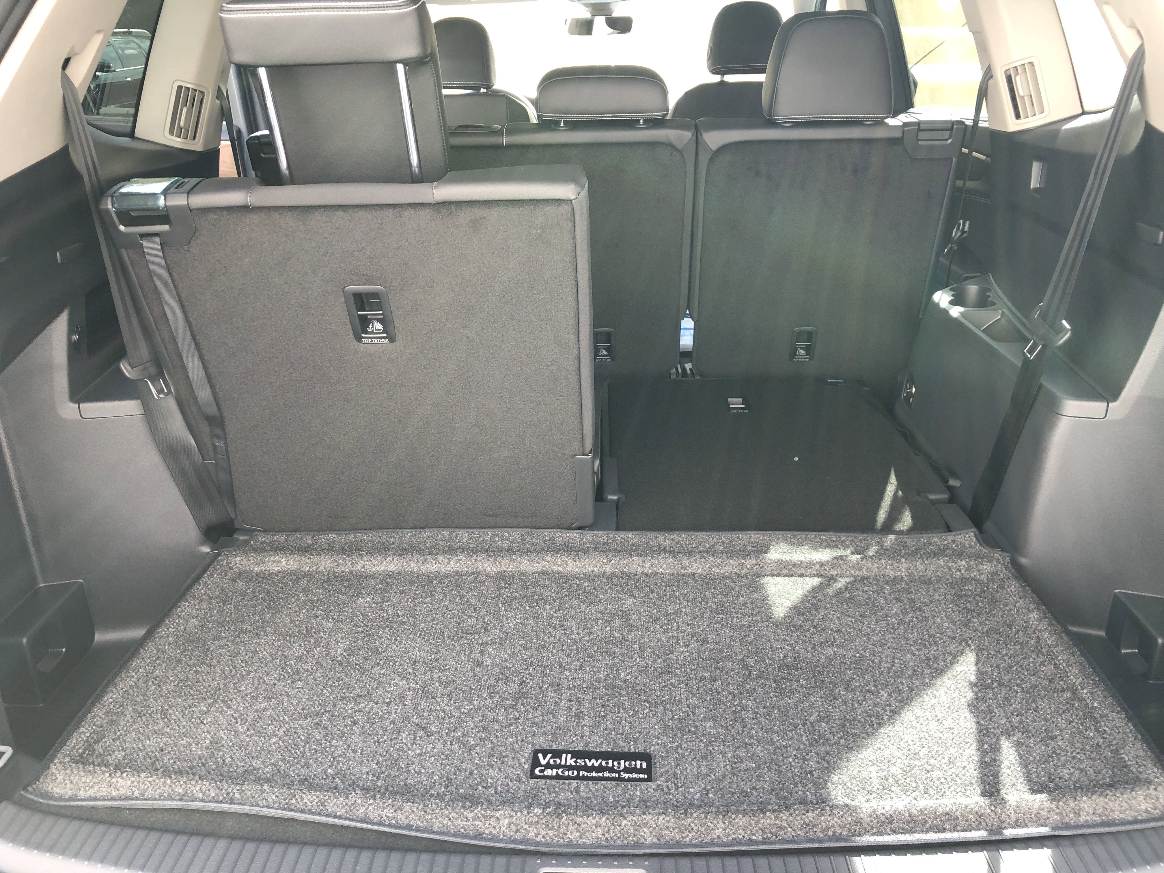 2026 Volkswagen Atlas 2.0T SE w/Technology w/panoramic sunroof and black wheel package