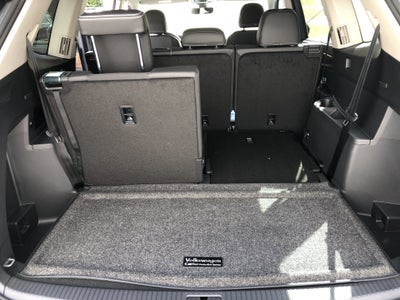 2026 Volkswagen Atlas 2.0T SE w/Technology w/panoramic sunroof and black wheel package