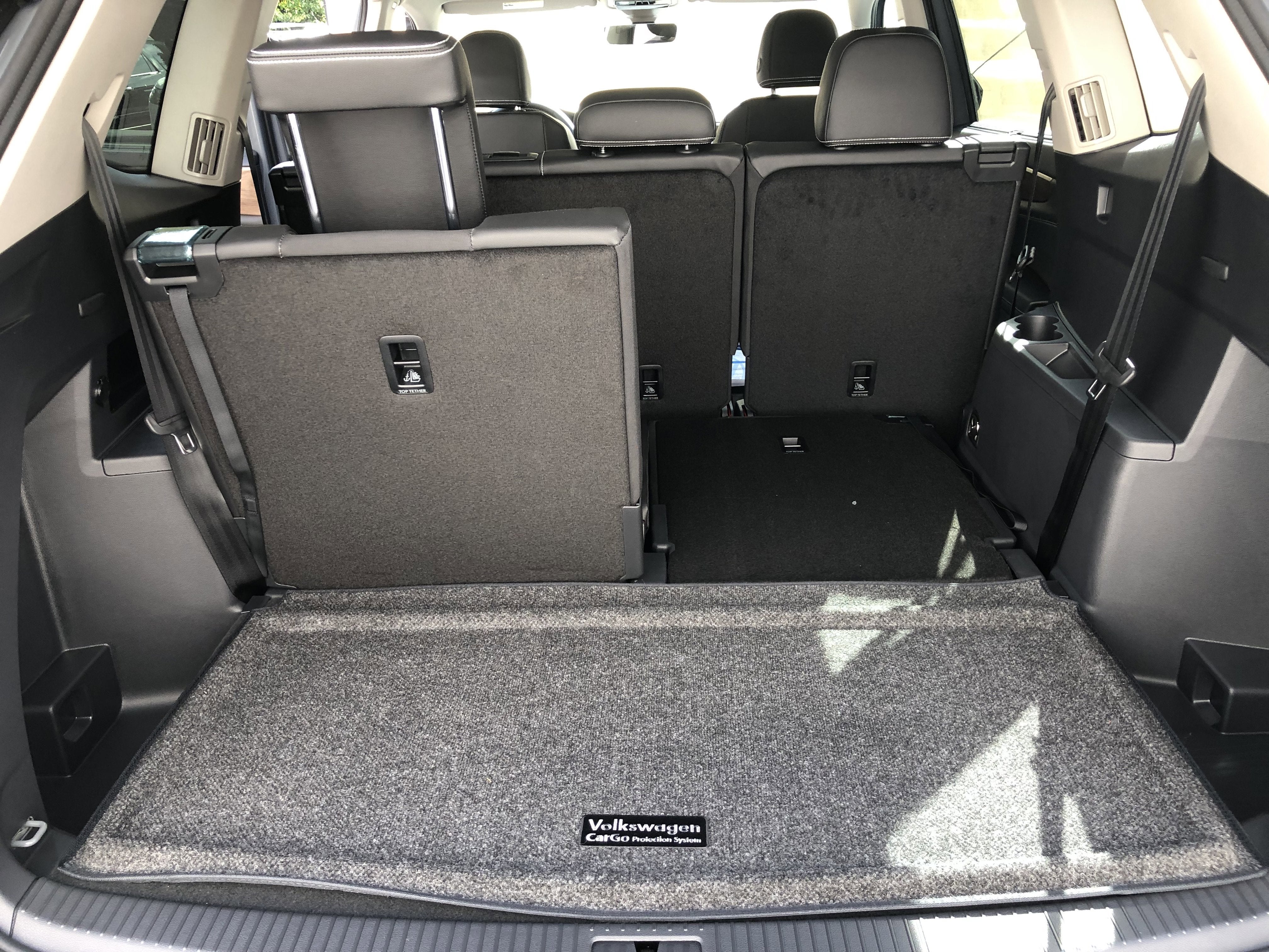 2026 Volkswagen Atlas 2.0T SE w/Technology w/panoramic sunroof and black wheel package