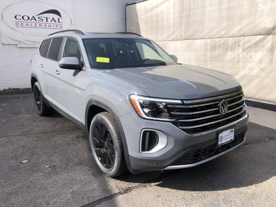 2026 Volkswagen Atlas 2.0T SE w/Technology w/panoramic sunroof and black wheel package