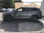 2026 Volkswagen Atlas 2.0T SE w/Technology w/panoramic sunroof and black wheel package