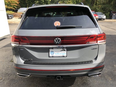 2026 Volkswagen Atlas 2.0T SE w/Technology w/panoramic sunroof and black wheel package