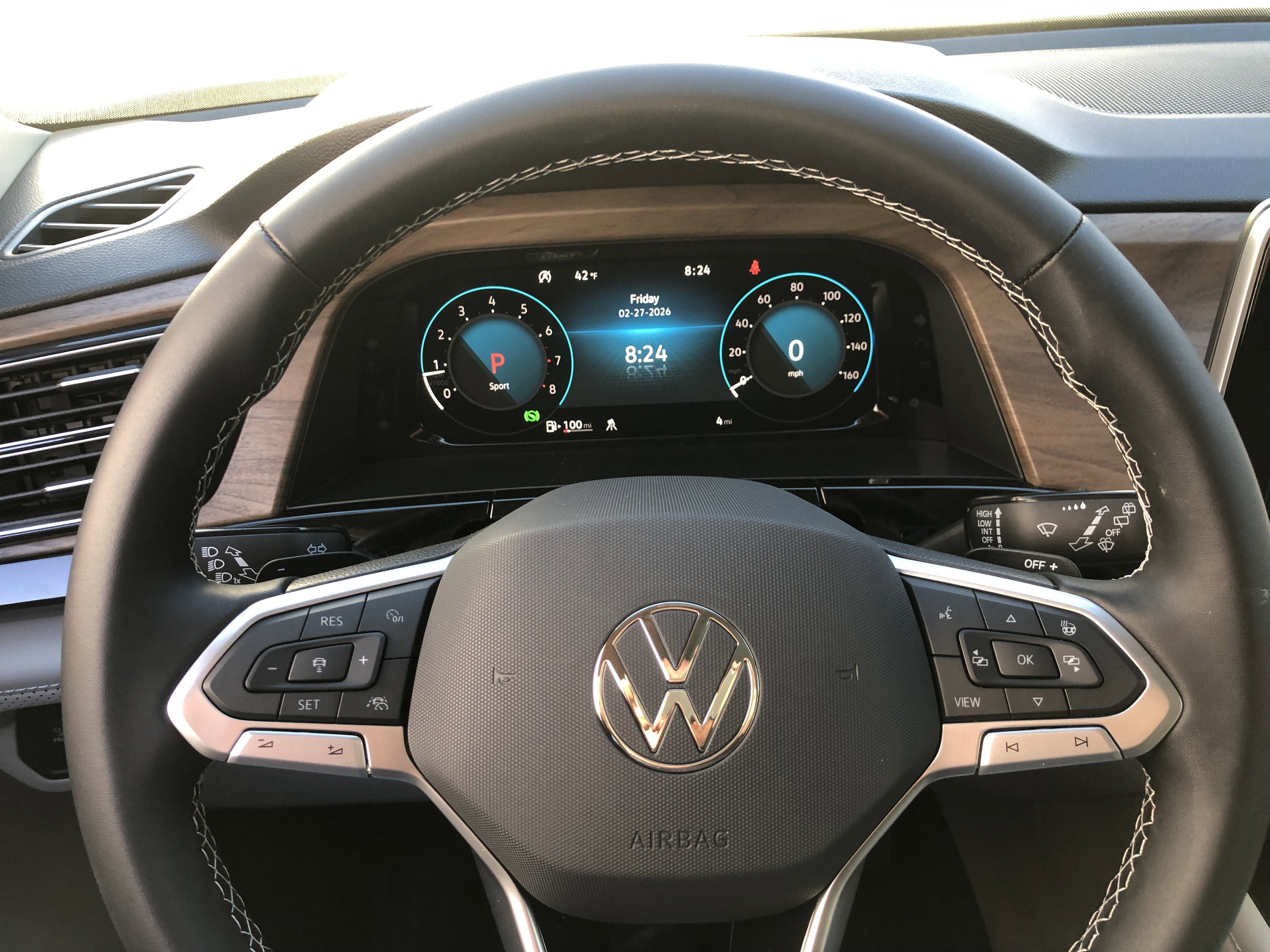 2026 Volkswagen Atlas 2.0T SE w/Technology w/captains chairs, panoramic sunroof and black wheel package