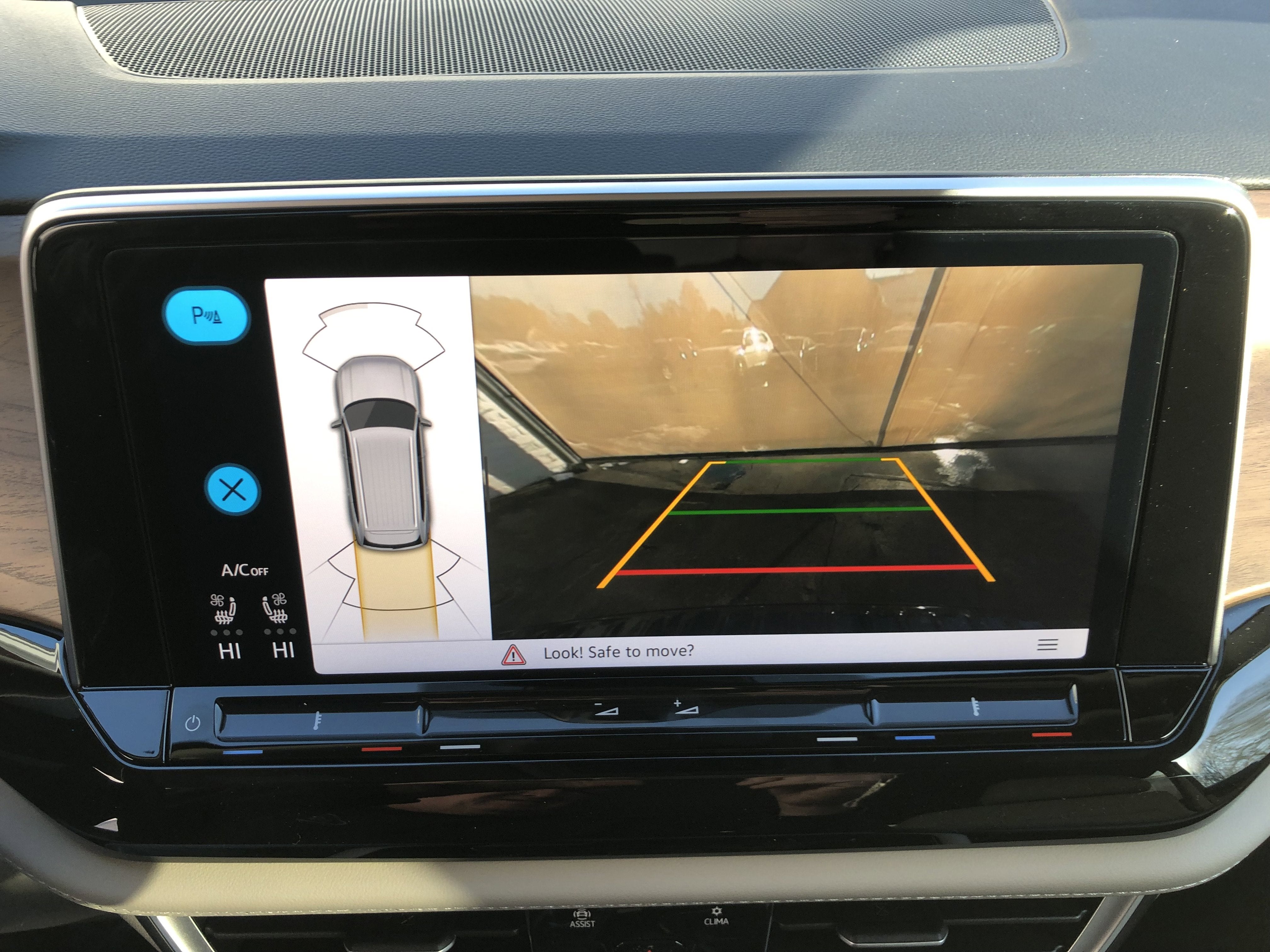 2026 Volkswagen Atlas 2.0T SE w/Technology w/captains chairs, panoramic sunroof and black wheel package