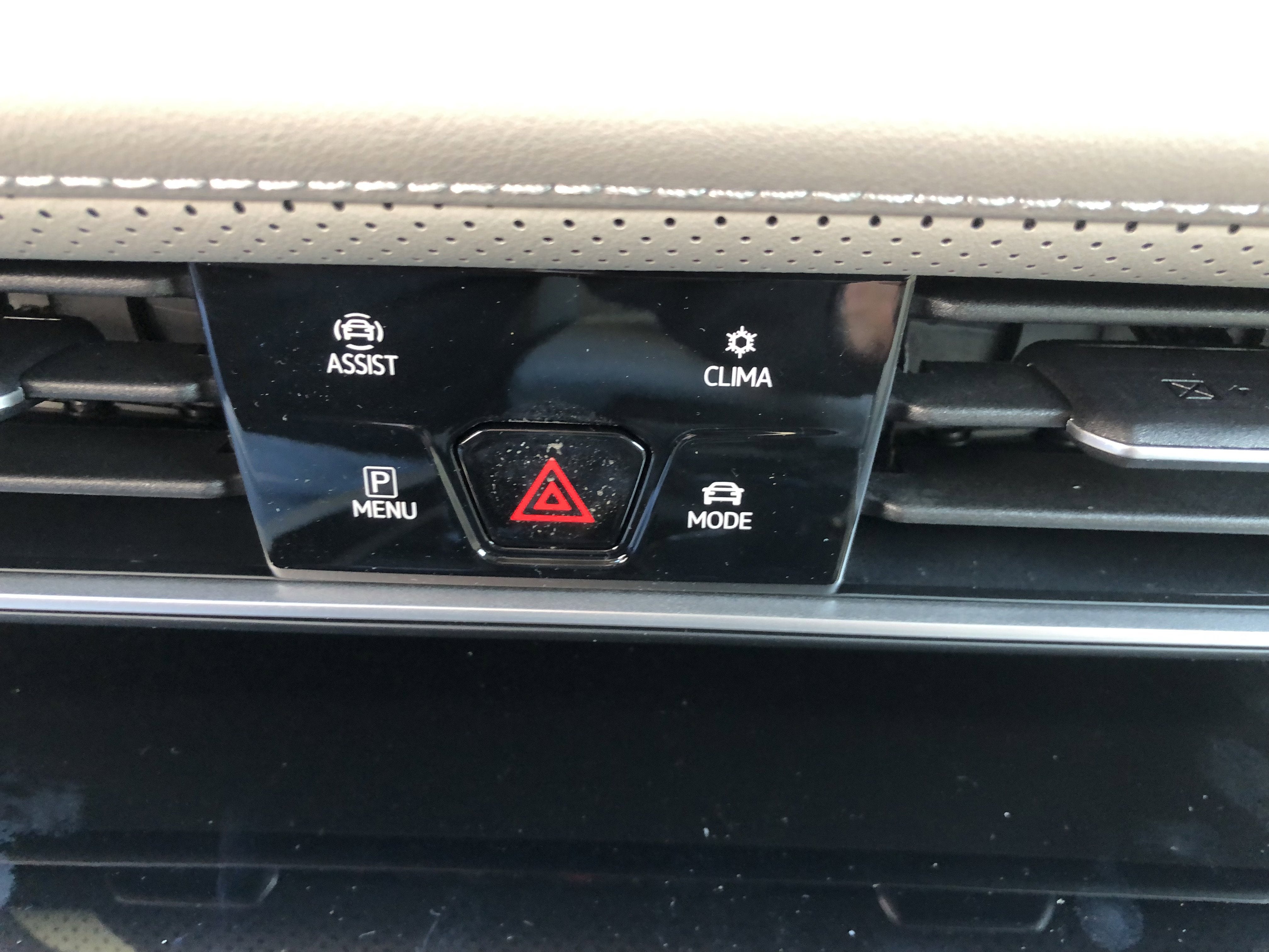 2026 Volkswagen Atlas 2.0T SE w/Technology w/captains chairs, panoramic sunroof and black wheel package