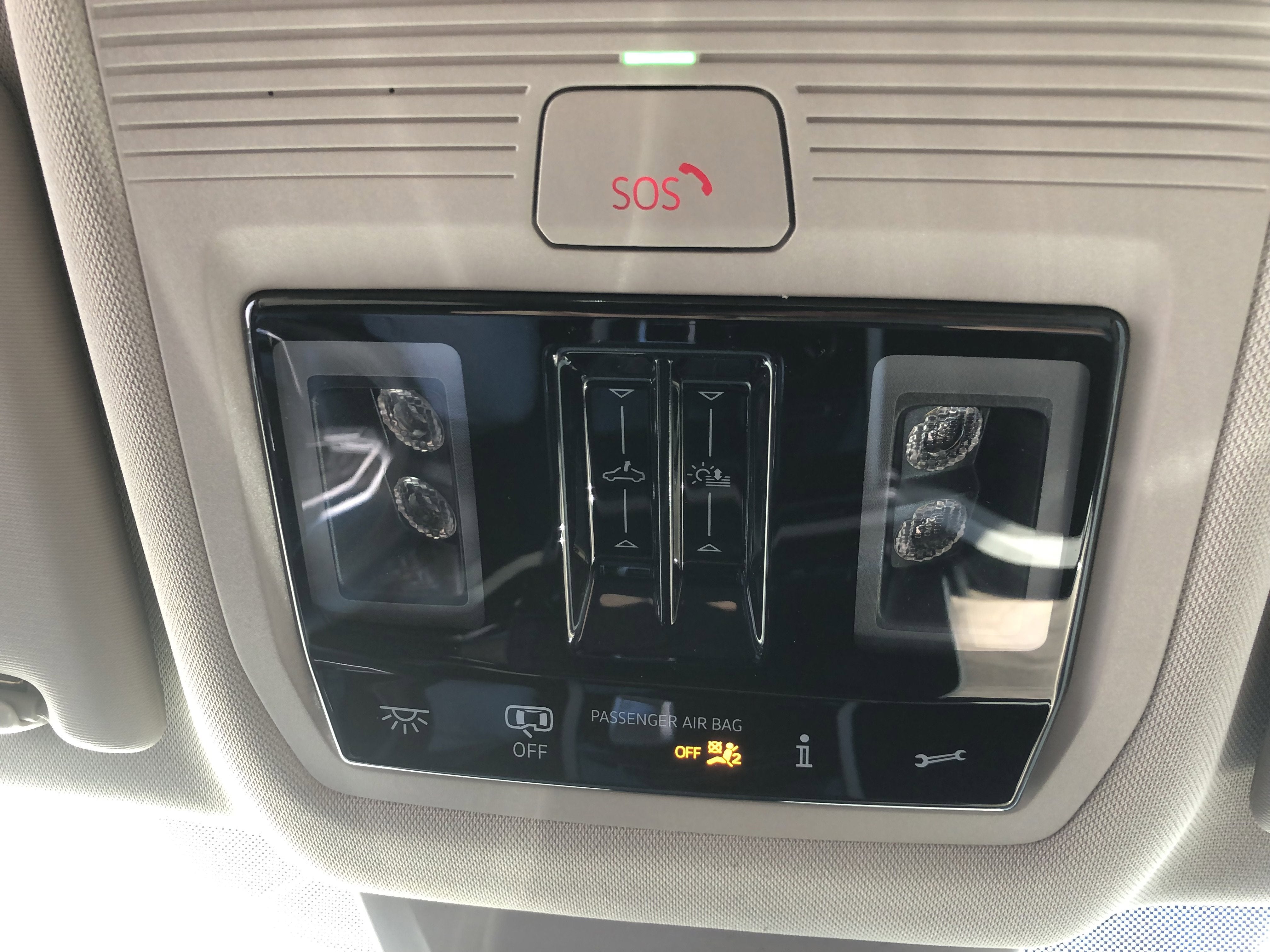 2026 Volkswagen Atlas 2.0T SE w/Technology w/captains chairs, panoramic sunroof and black wheel package