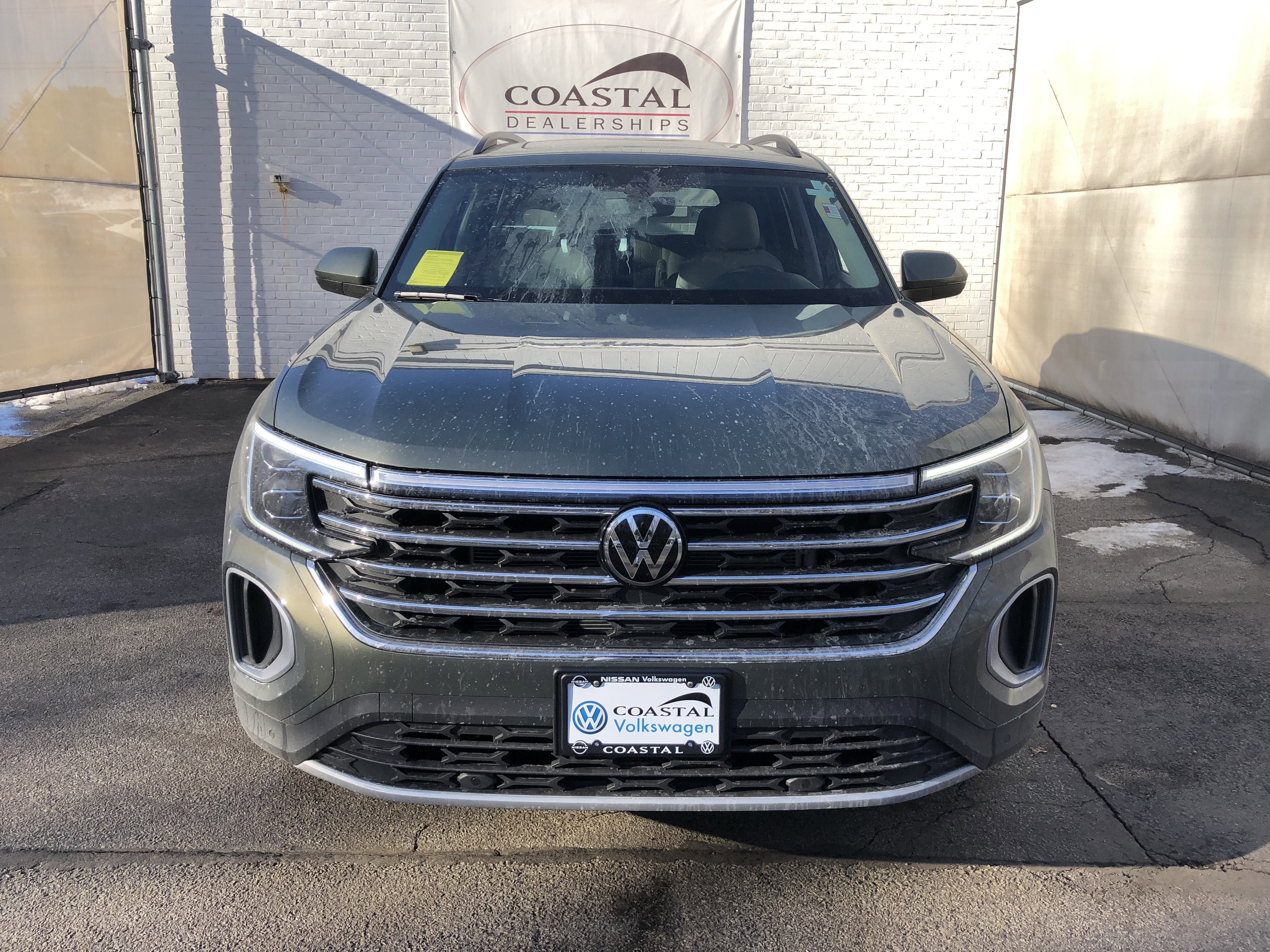 2026 Volkswagen Atlas 2.0T SE w/Technology w/captains chairs, panoramic sunroof and black wheel package