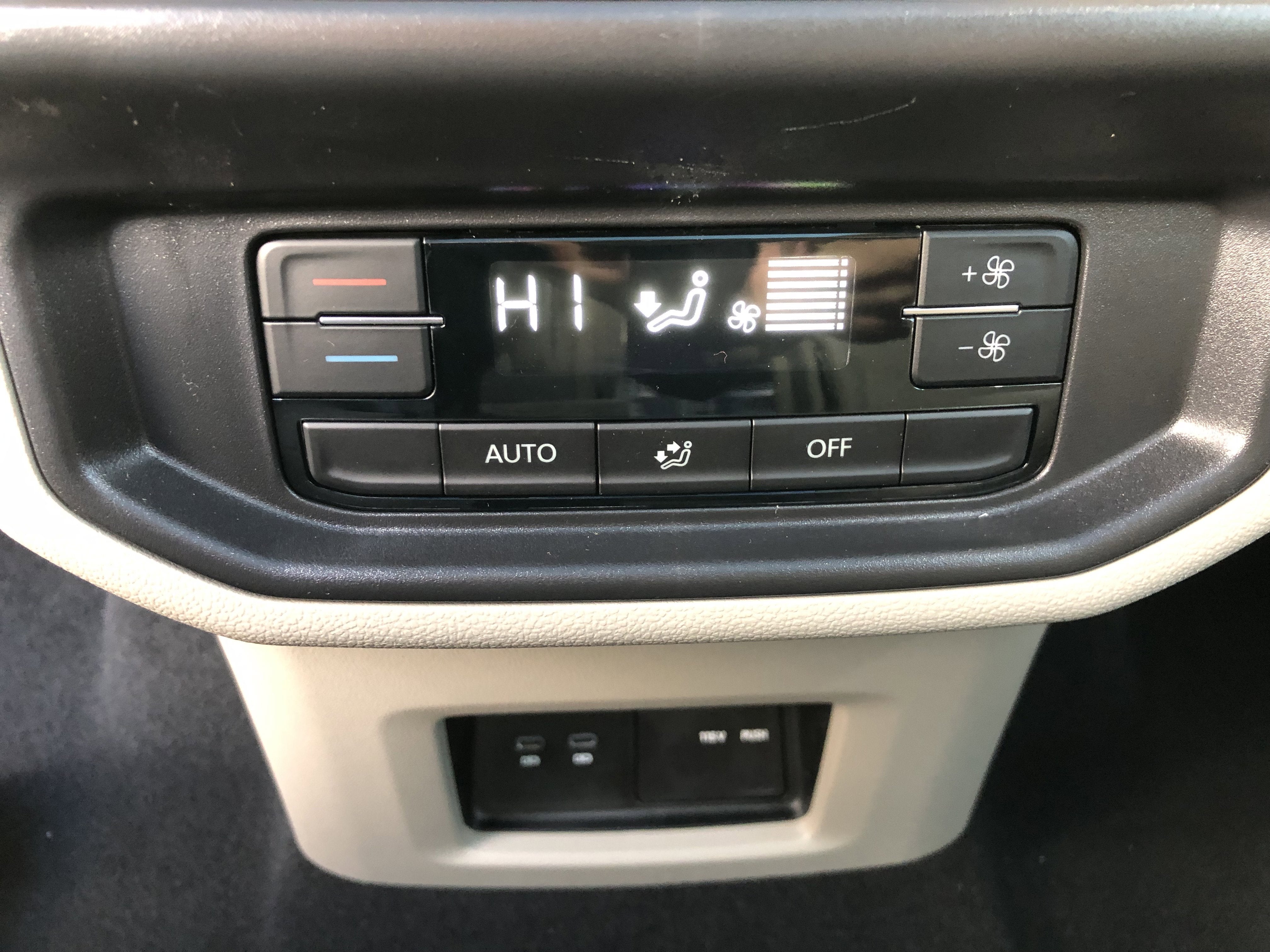 2026 Volkswagen Atlas 2.0T SE w/Technology w/captains chairs, panoramic sunroof and black wheel package