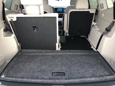 2026 Volkswagen Atlas 2.0T SE w/Technology w/captains chairs, panoramic sunroof and black wheel package