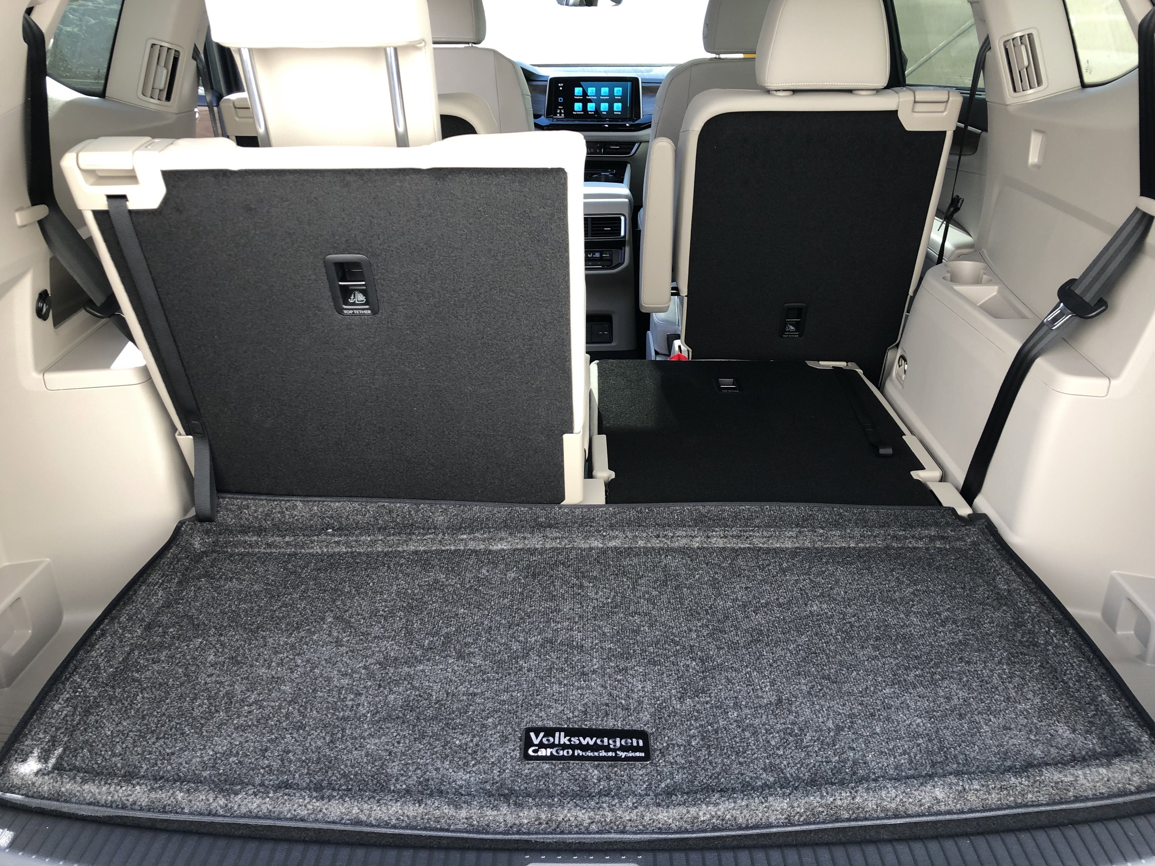 2026 Volkswagen Atlas 2.0T SE w/Technology w/captains chairs, panoramic sunroof and black wheel package