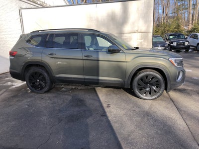 2026 Volkswagen Atlas 2.0T SE w/Technology w/captains chairs, panoramic sunroof and black wheel package