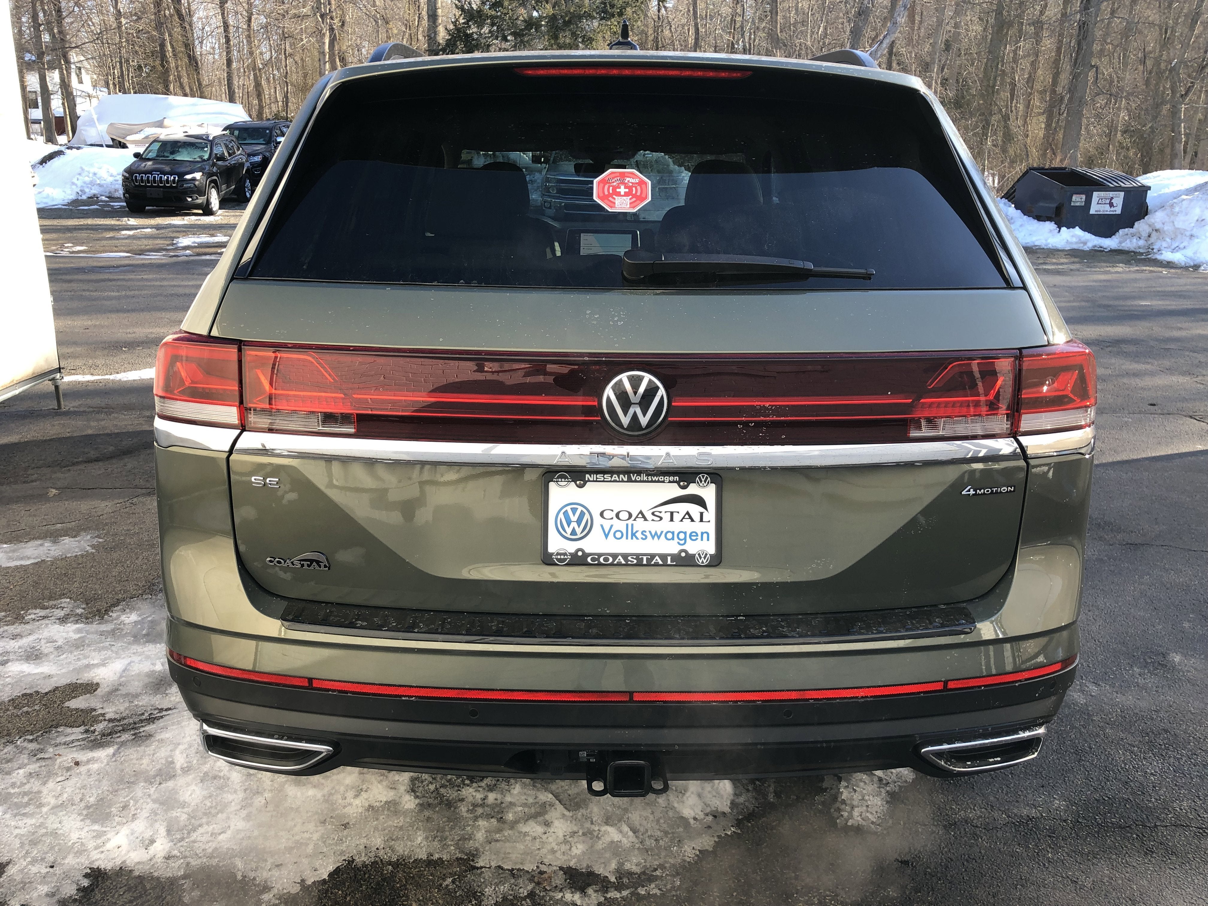 2026 Volkswagen Atlas 2.0T SE w/Technology w/captains chairs, panoramic sunroof and black wheel package