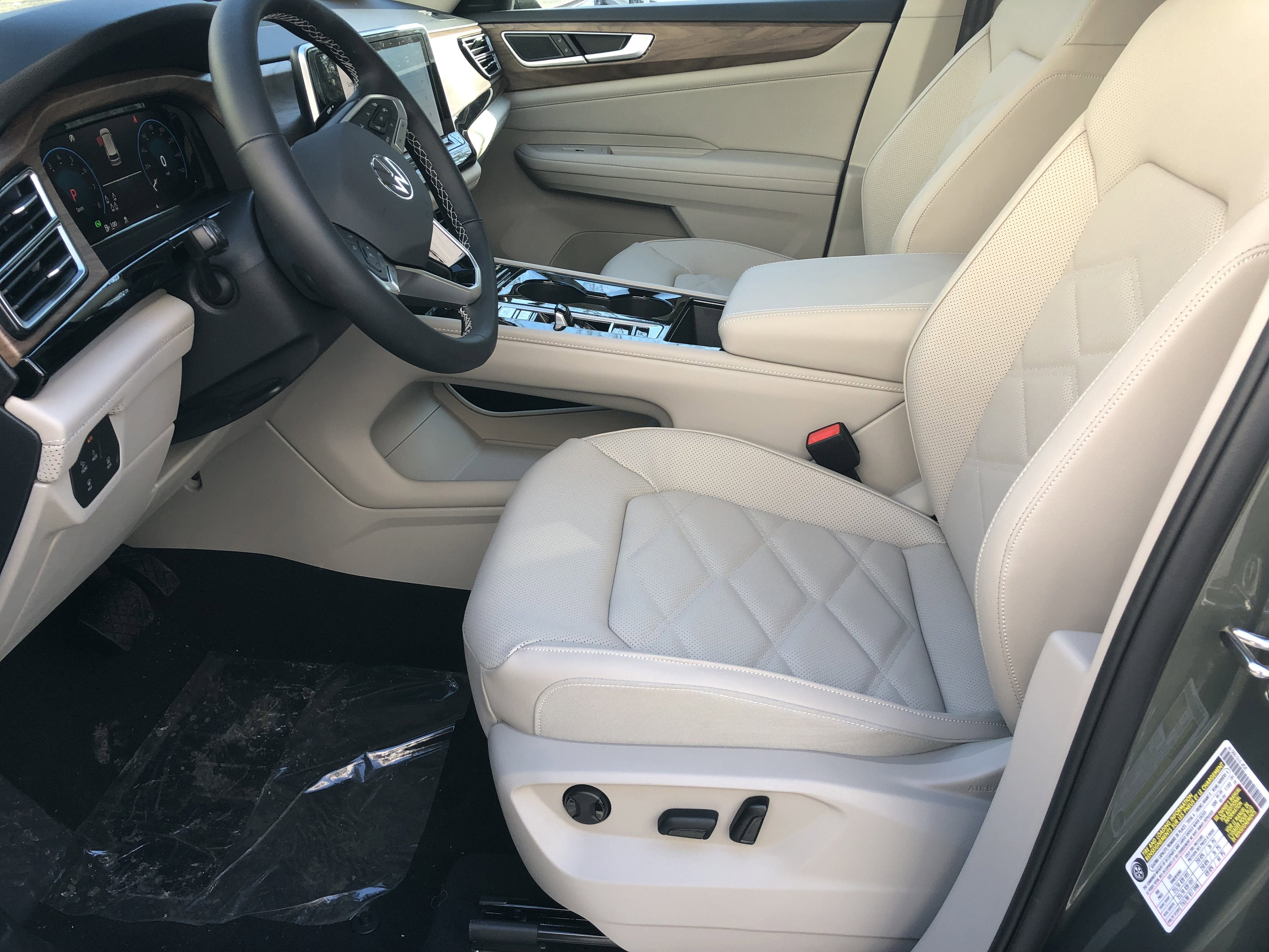 2026 Volkswagen Atlas 2.0T SE w/Technology w/captains chairs, panoramic sunroof and black wheel package