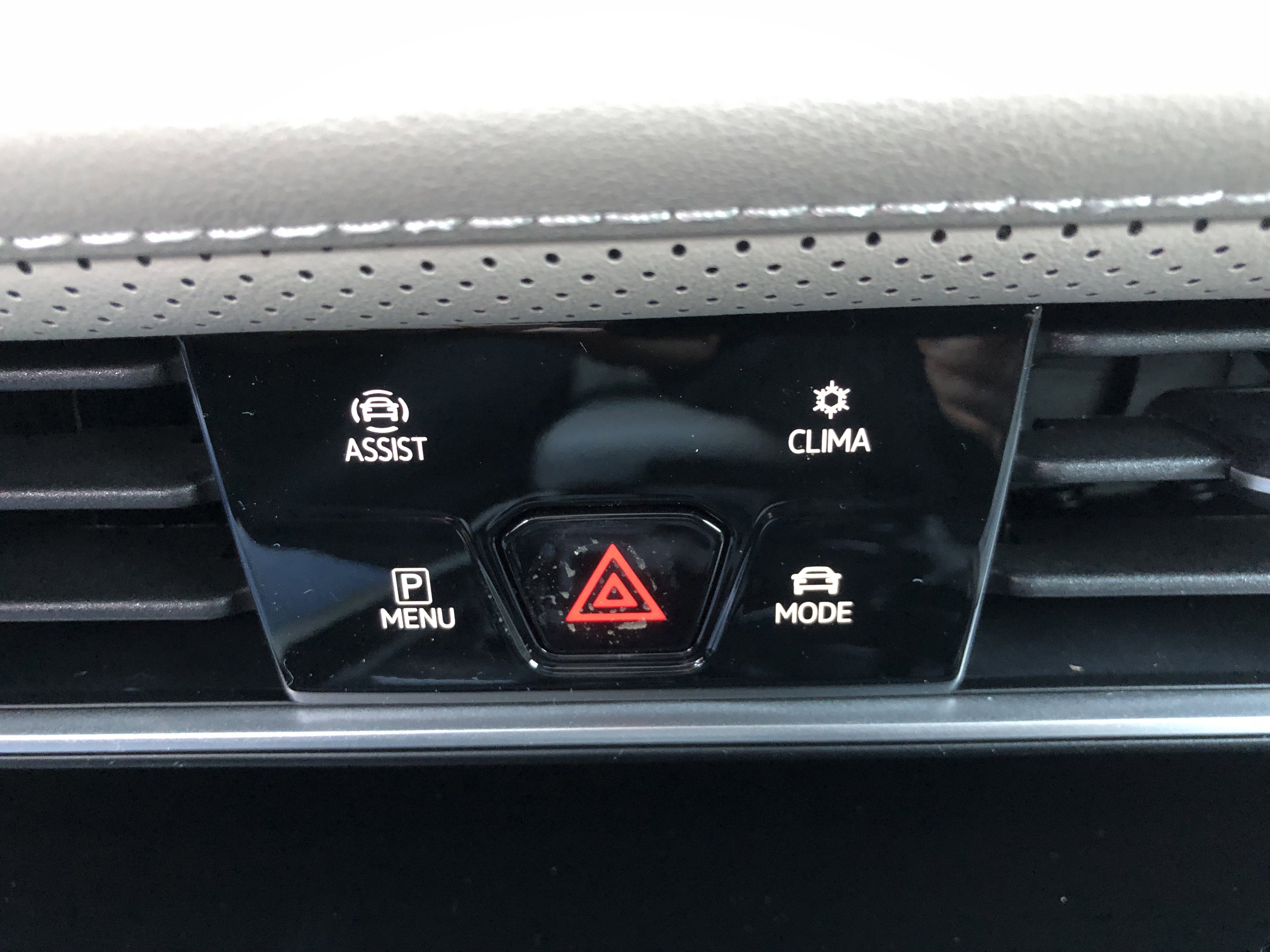 2026 Volkswagen Atlas 2.0T SE w/Technology w/panoramic sunroof