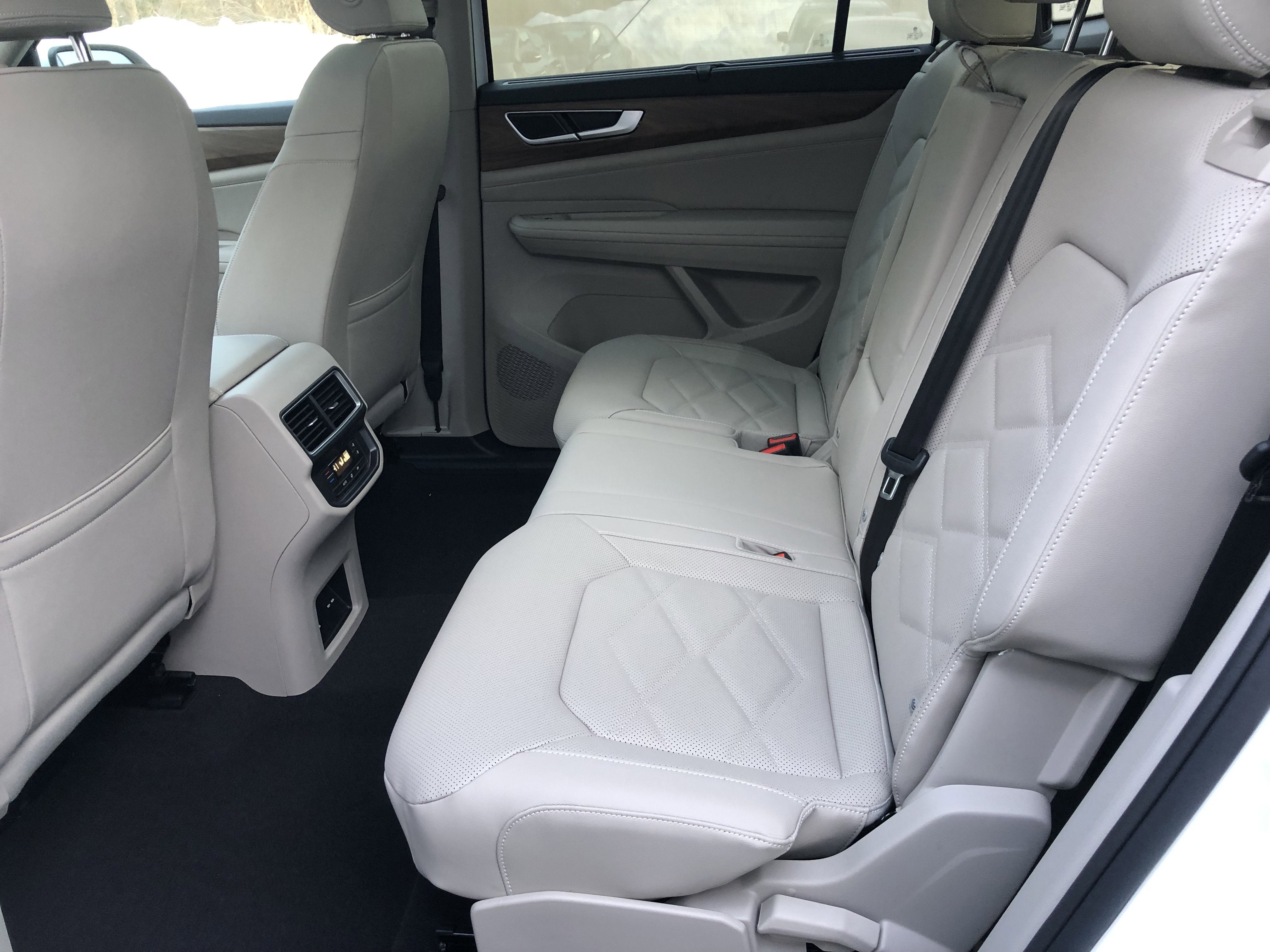 2026 Volkswagen Atlas 2.0T SE w/Technology w/panoramic sunroof