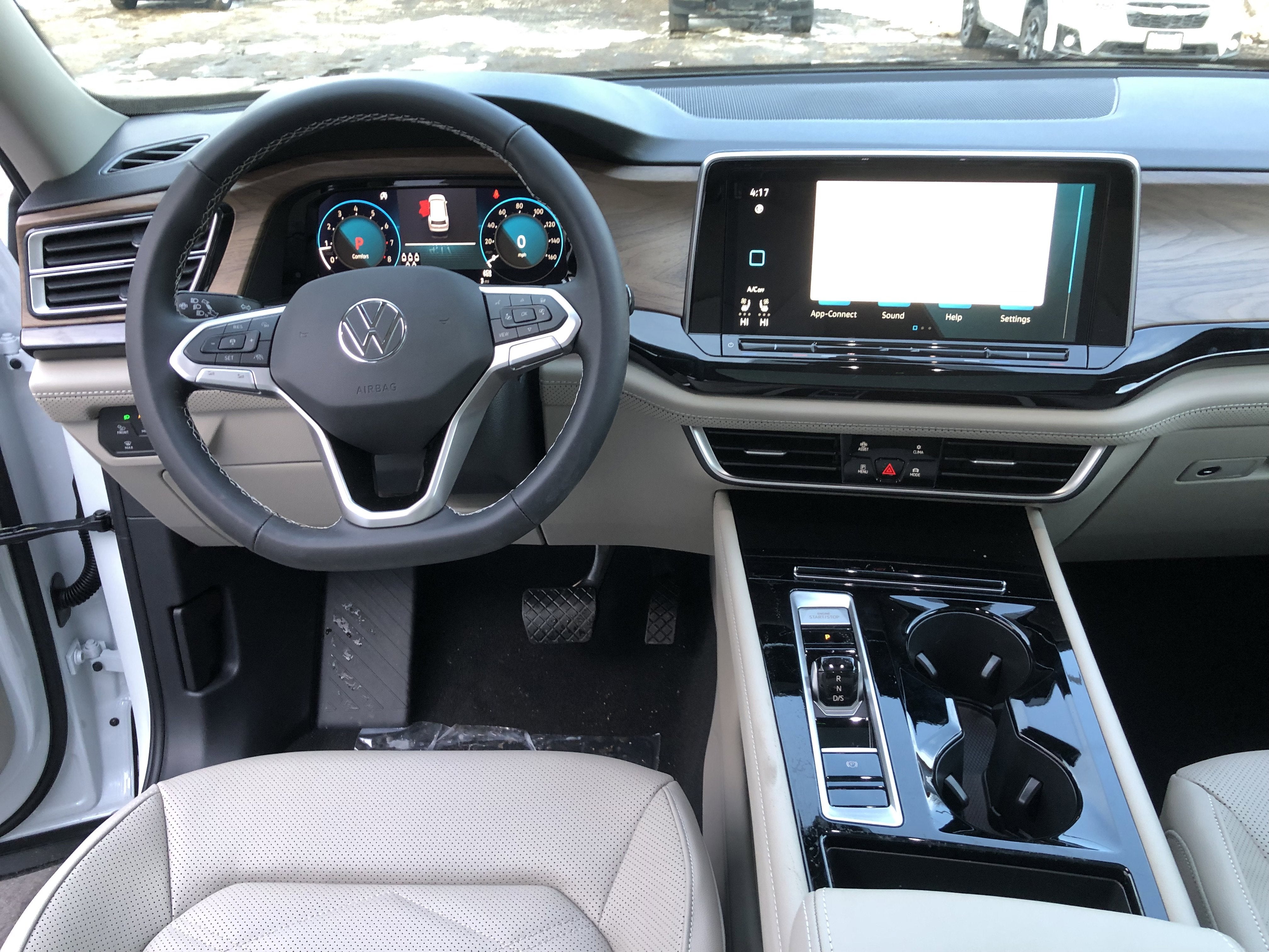 2026 Volkswagen Atlas 2.0T SE w/Technology w/panoramic sunroof