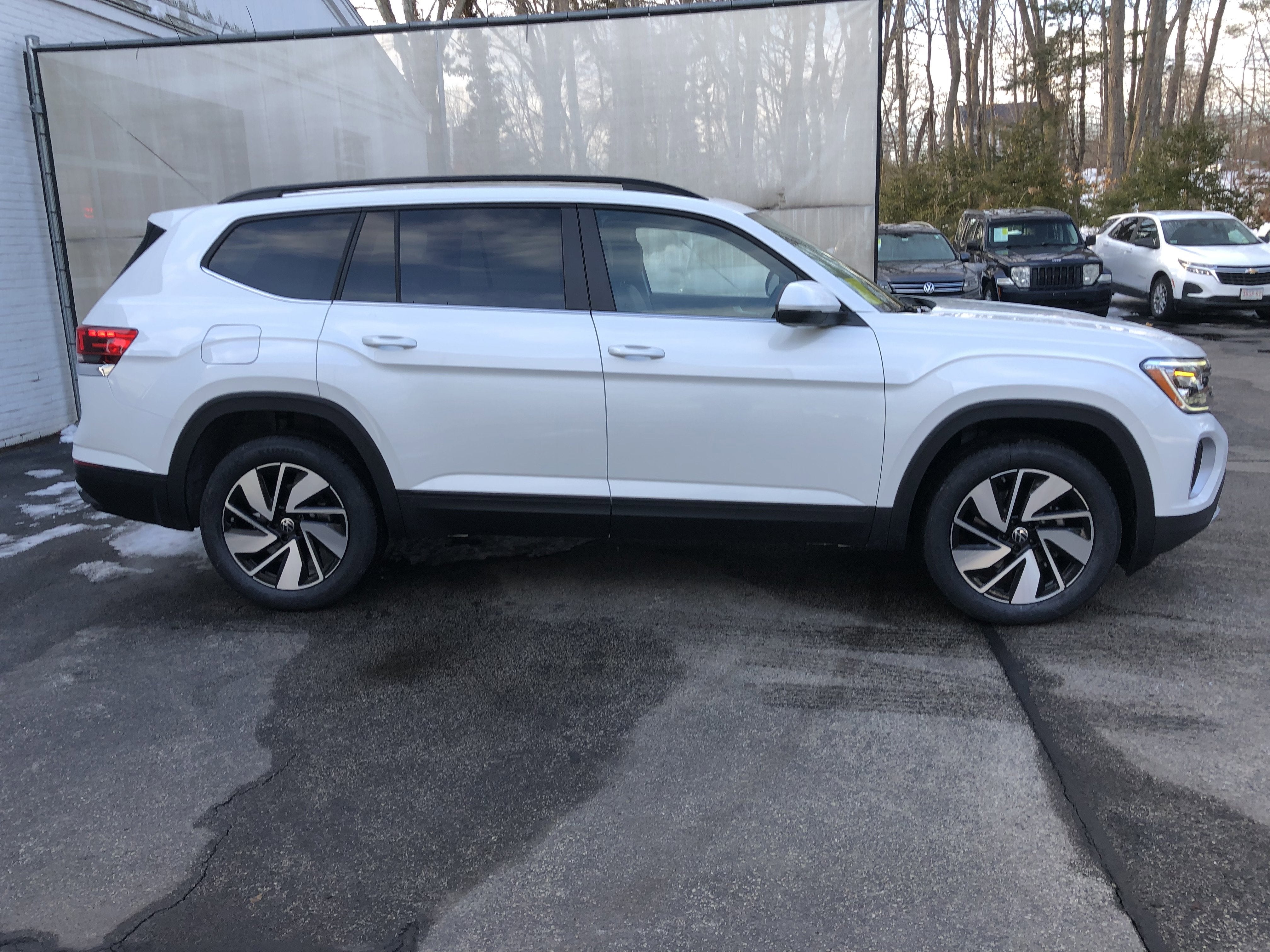 2026 Volkswagen Atlas 2.0T SE w/Technology w/panoramic sunroof