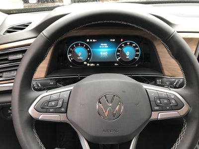 2026 Volkswagen Atlas 2.0T SE w/Technology w/panoramic sunroof and black wheel package