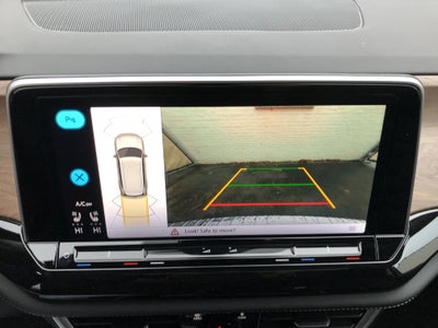 2026 Volkswagen Atlas 2.0T SE w/Technology w/panoramic sunroof and black wheel package