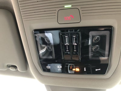 2026 Volkswagen Atlas 2.0T SE w/Technology w/panoramic sunroof and black wheel package