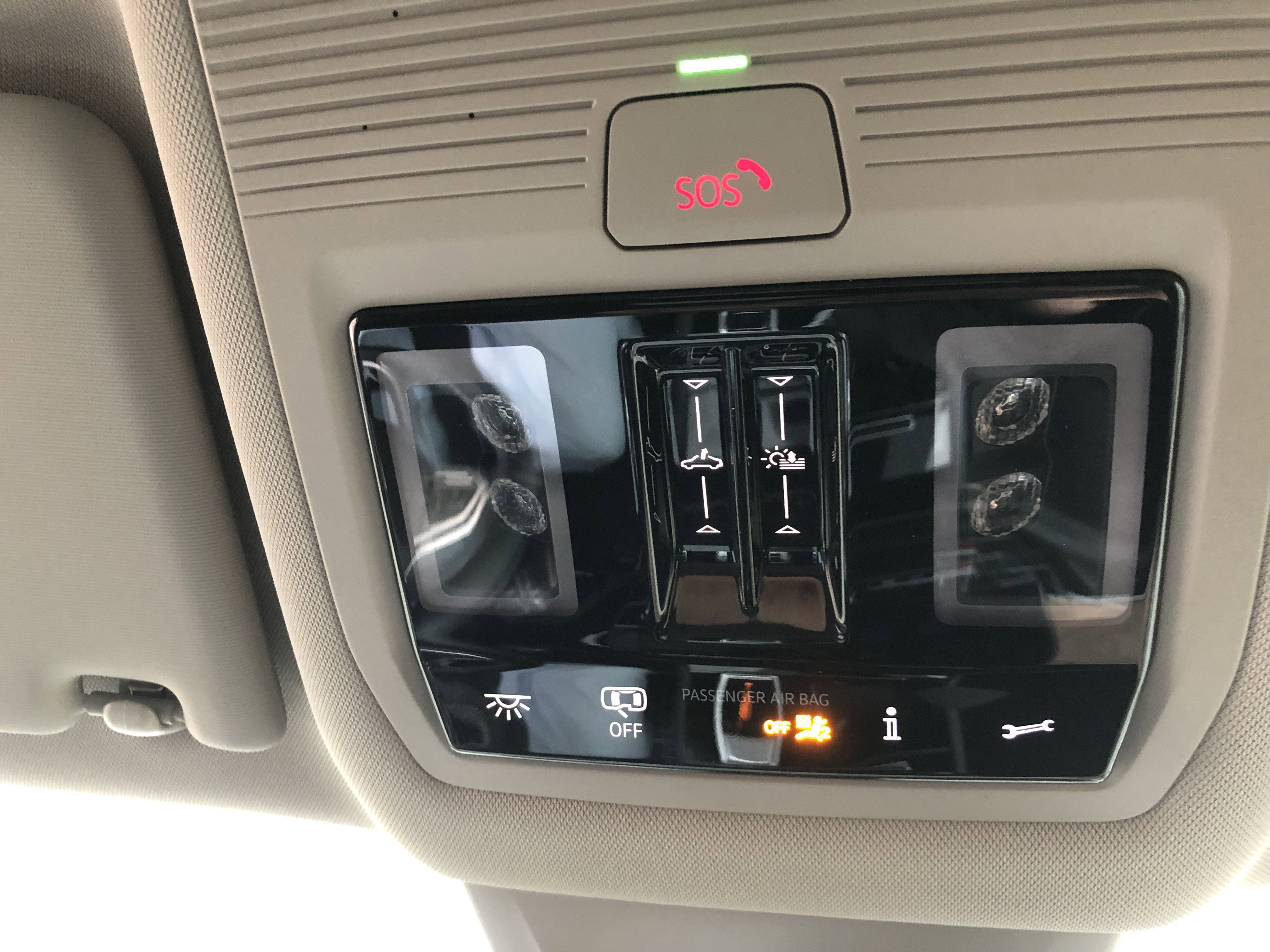 2026 Volkswagen Atlas 2.0T SE w/Technology w/panoramic sunroof and black wheel package