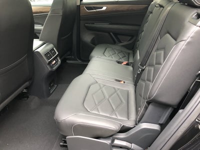 2026 Volkswagen Atlas 2.0T SE w/Technology w/panoramic sunroof and black wheel package