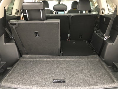 2026 Volkswagen Atlas 2.0T SE w/Technology w/panoramic sunroof and black wheel package