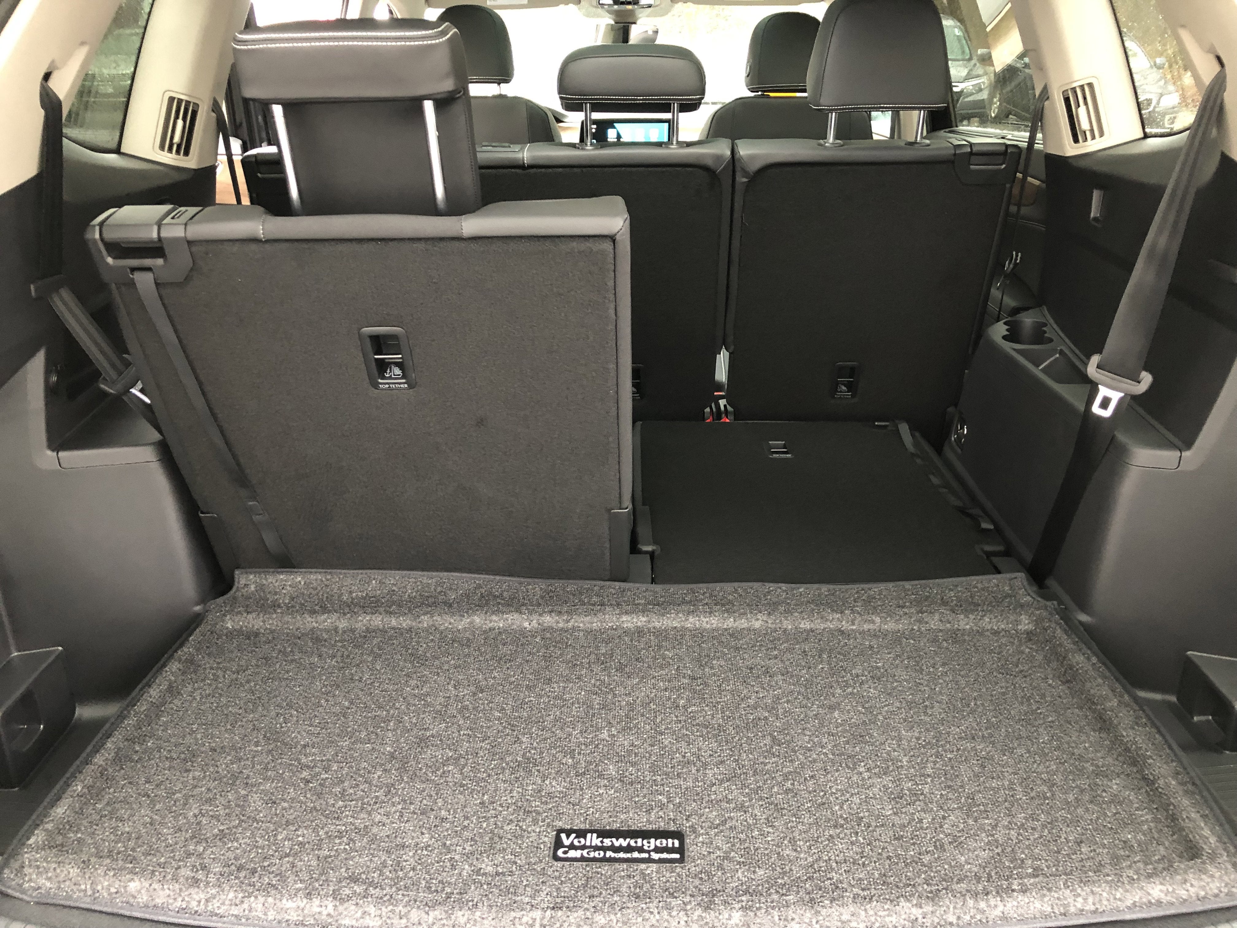 2026 Volkswagen Atlas 2.0T SE w/Technology w/panoramic sunroof and black wheel package