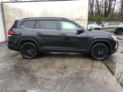 2026 Volkswagen Atlas 2.0T SE w/Technology w/panoramic sunroof and black wheel package