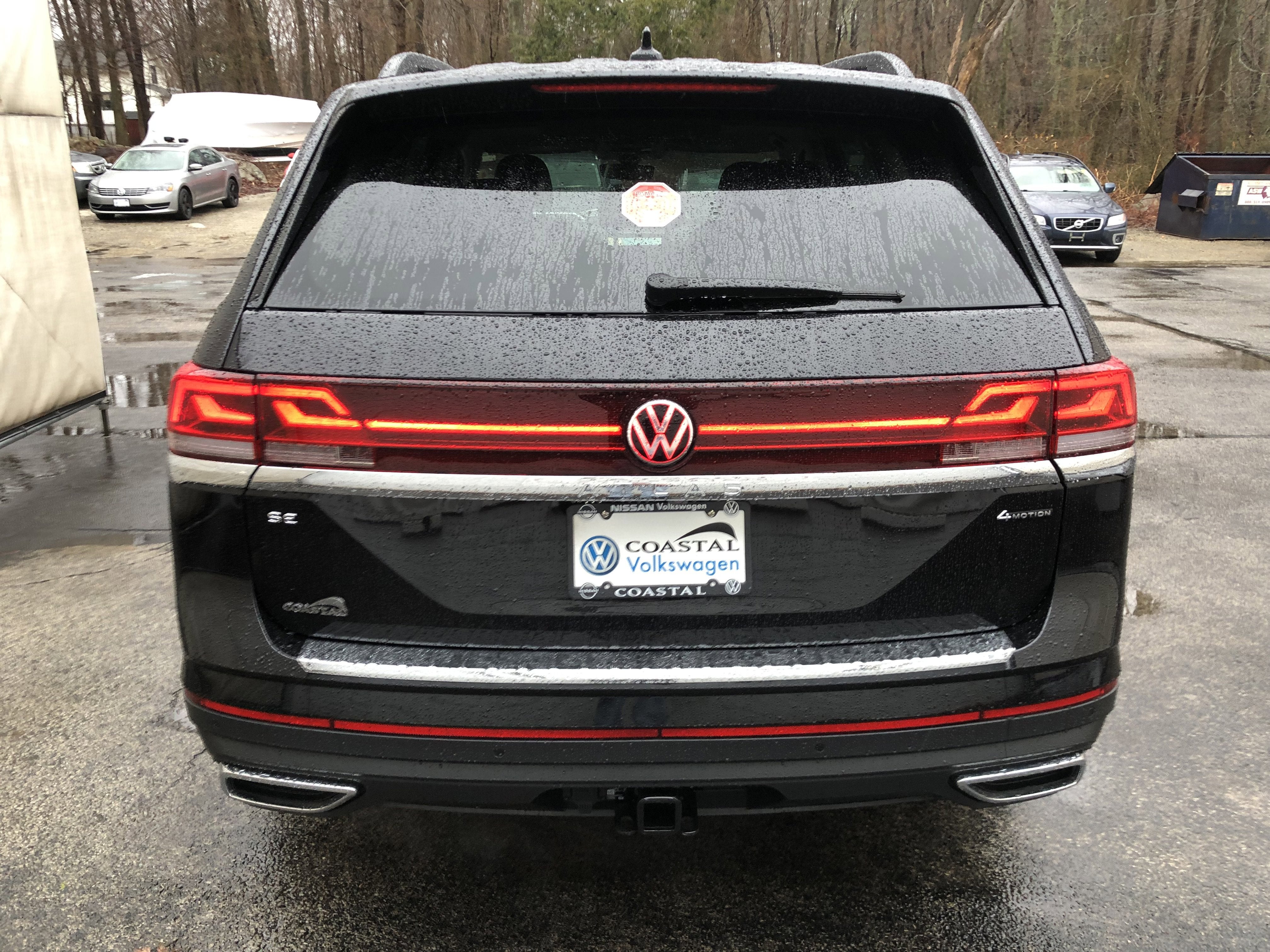 2026 Volkswagen Atlas 2.0T SE w/Technology w/panoramic sunroof and black wheel package