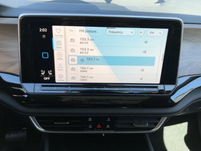 2026 Volkswagen Atlas 2.0T SE w/Technology w/captains chairs, panoramic sunroof and black wheel package