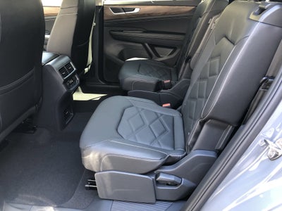 2026 Volkswagen Atlas 2.0T SE w/Technology w/captains chairs, panoramic sunroof and black wheel package