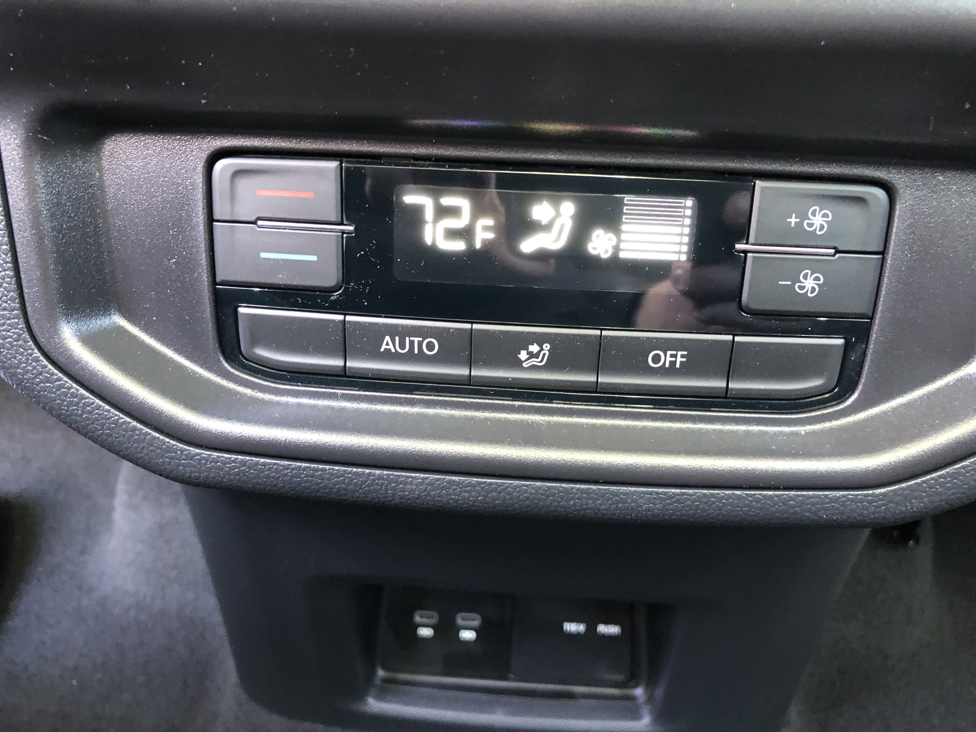 2026 Volkswagen Atlas 2.0T SE w/Technology w/captains chairs, panoramic sunroof and black wheel package