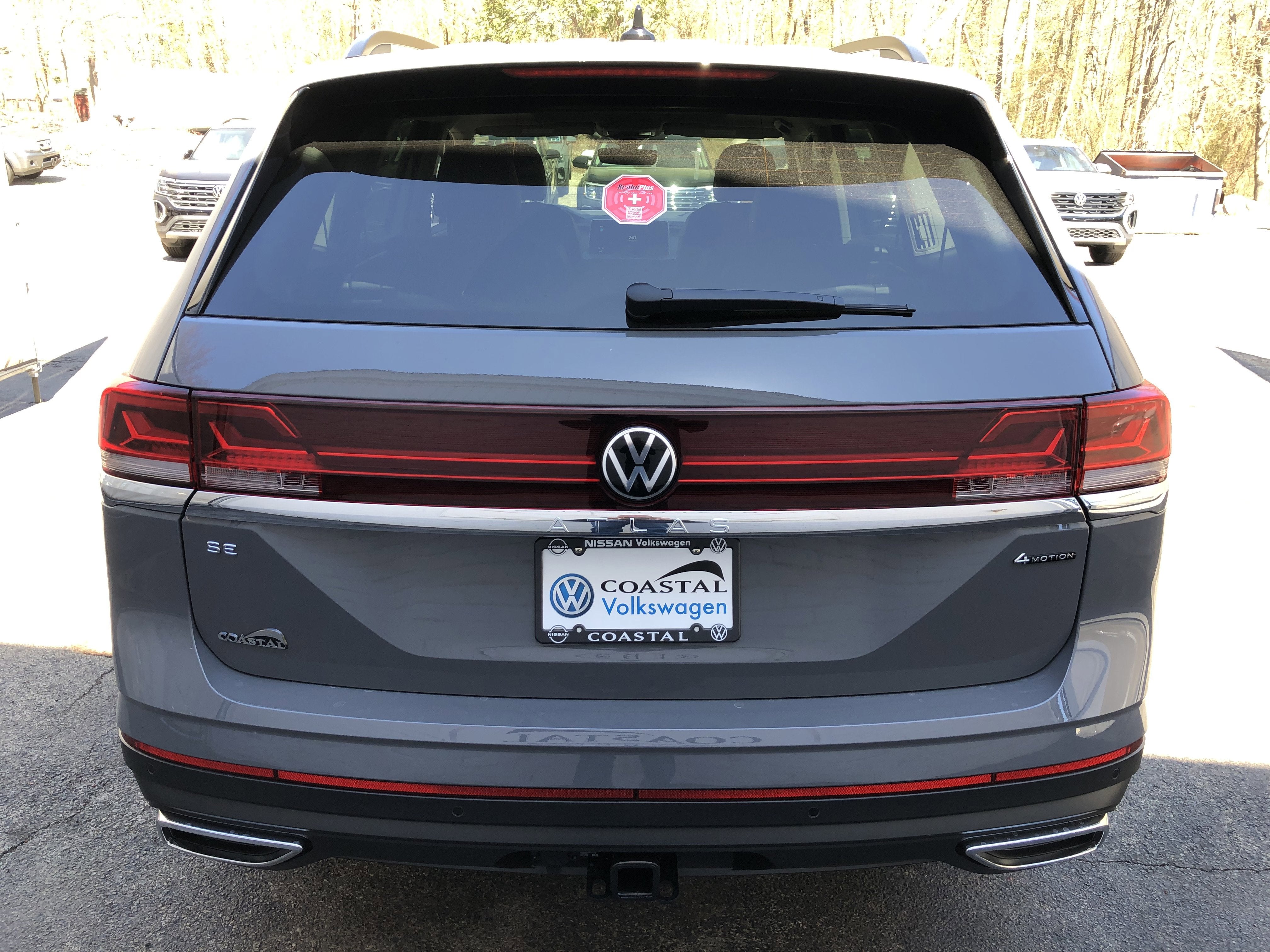 2026 Volkswagen Atlas 2.0T SE w/Technology w/captains chairs, panoramic sunroof and black wheel package