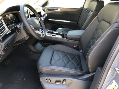 2026 Volkswagen Atlas 2.0T SE w/Technology w/captains chairs, panoramic sunroof and black wheel package