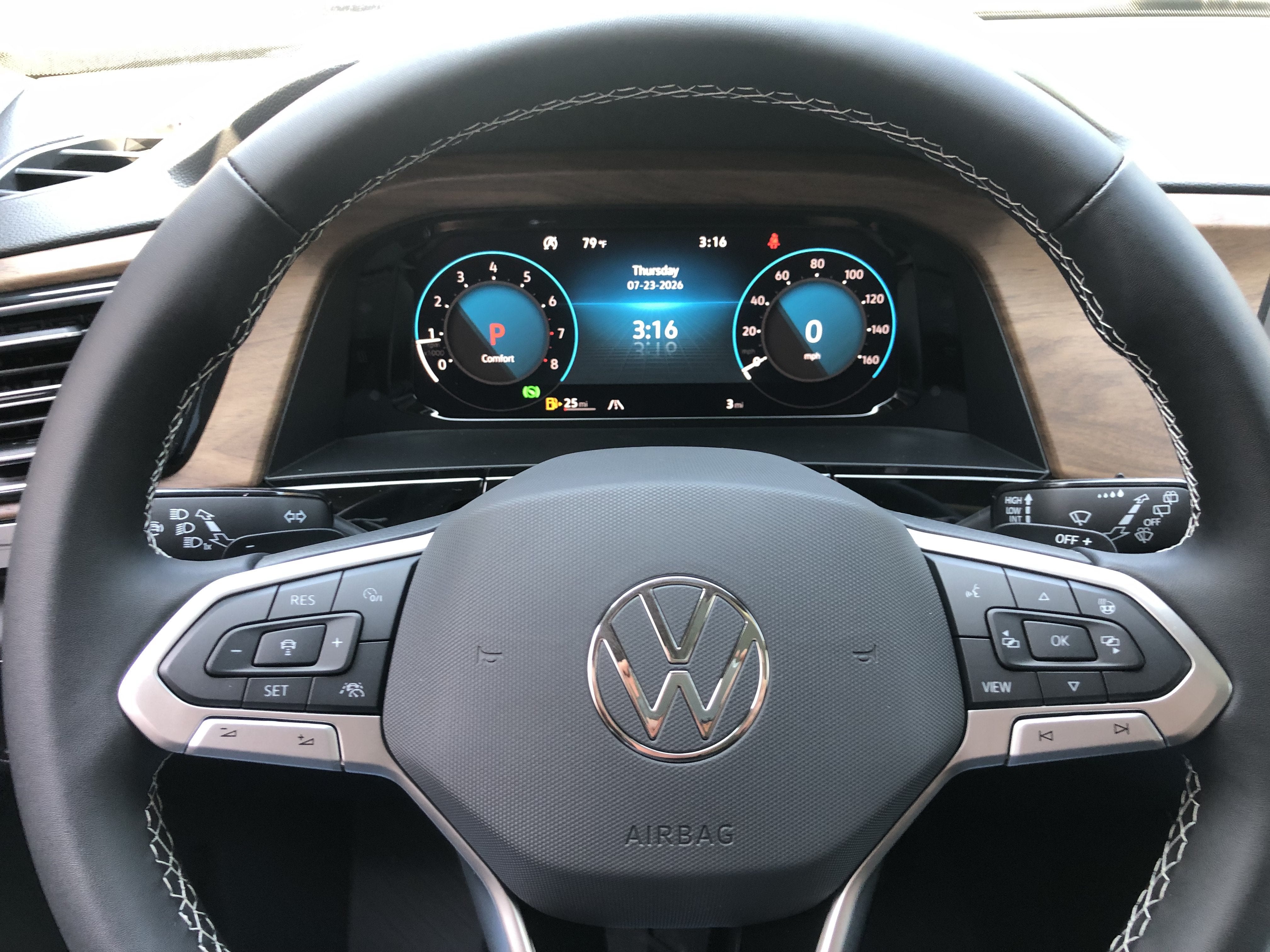 2026 Volkswagen Atlas 2.0T SE w/Technology w/captains chairs and panoramic sunroof