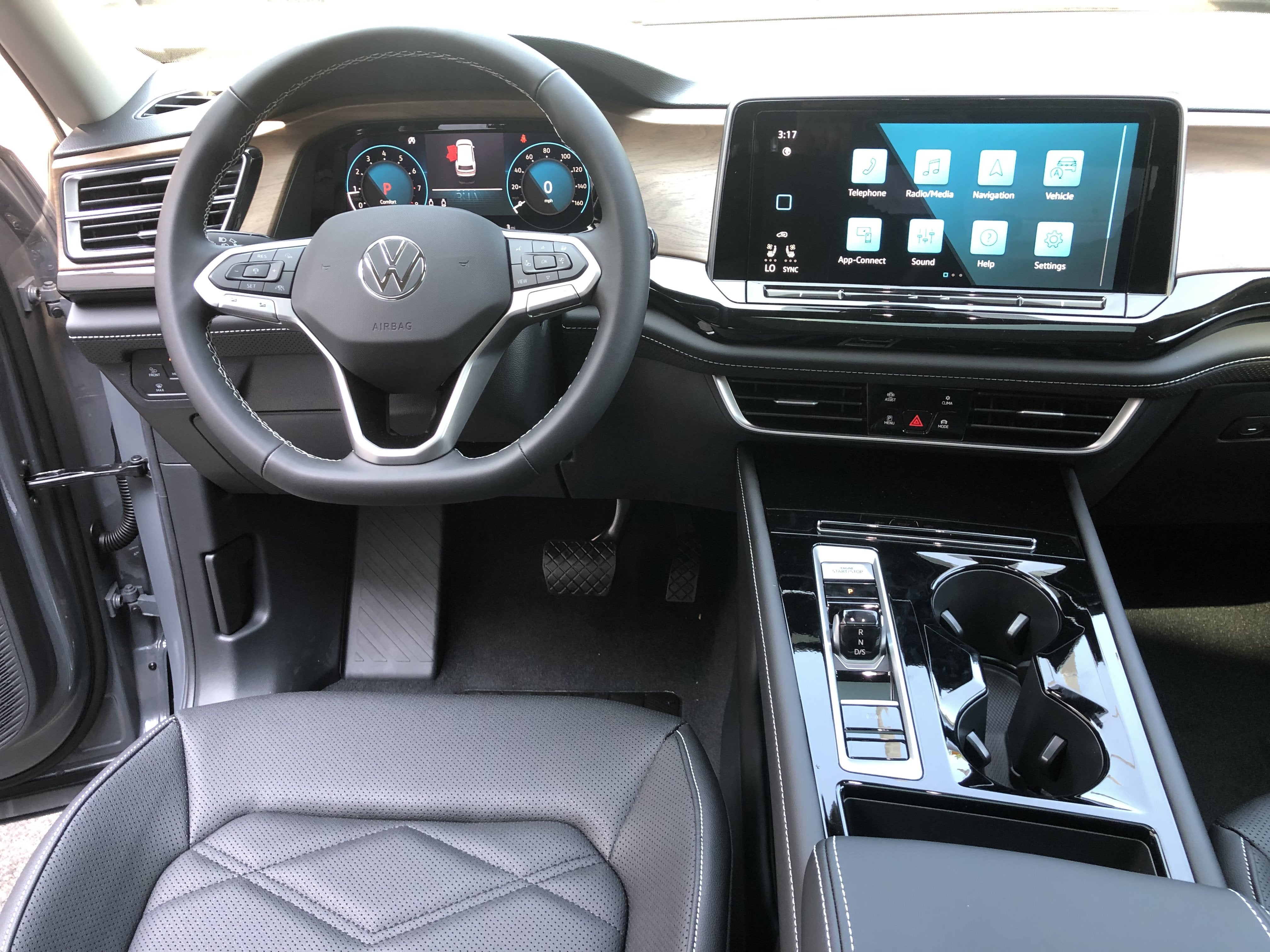 2026 Volkswagen Atlas 2.0T SE w/Technology w/captains chairs and panoramic sunroof