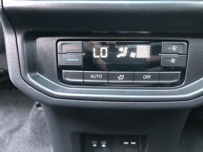 2026 Volkswagen Atlas 2.0T SE w/Technology w/captains chairs and panoramic sunroof