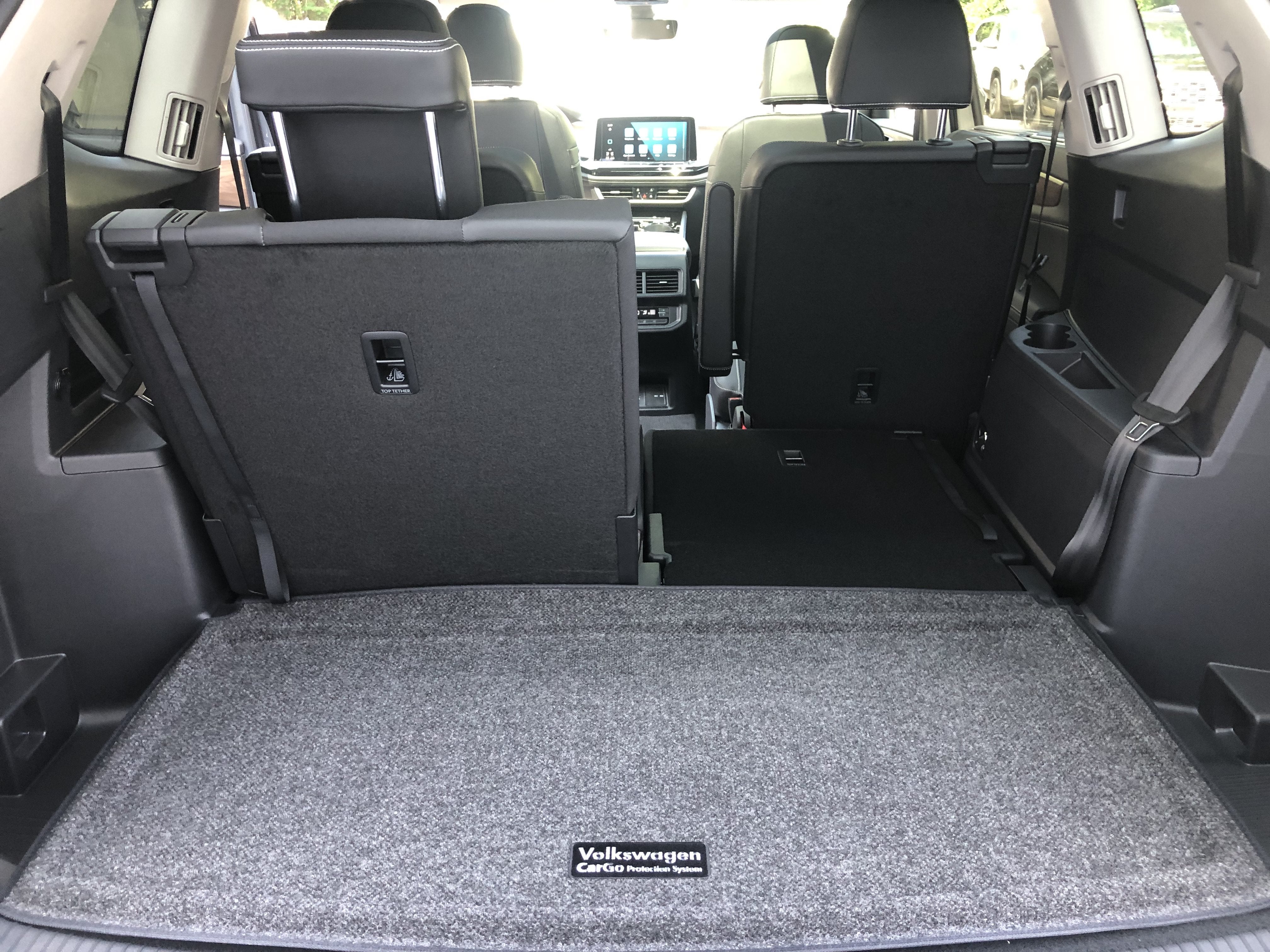 2026 Volkswagen Atlas 2.0T SE w/Technology w/captains chairs and panoramic sunroof