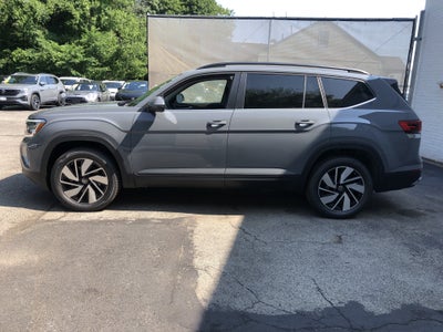 2026 Volkswagen Atlas 2.0T SE w/Technology w/captains chairs and panoramic sunroof