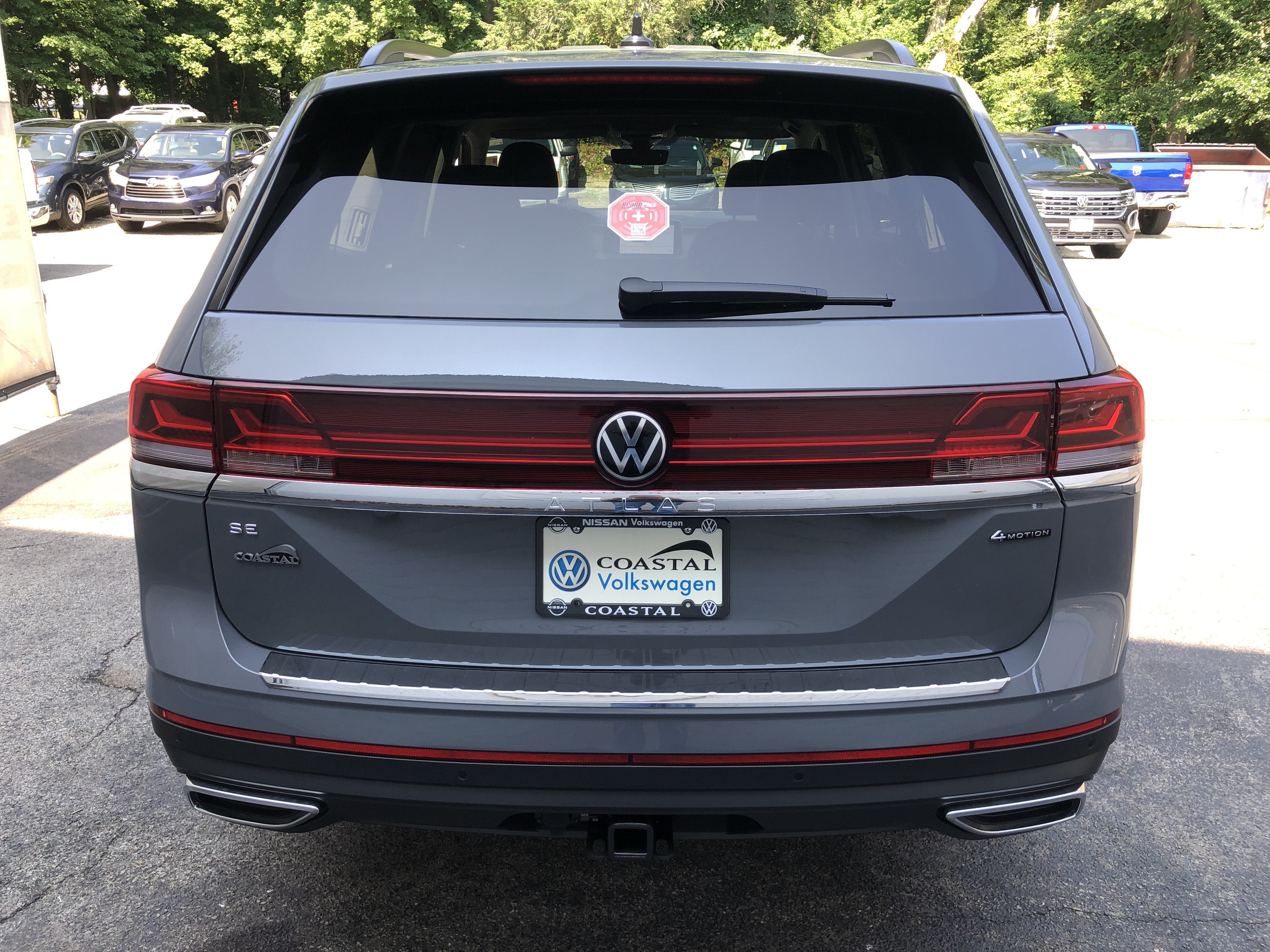2026 Volkswagen Atlas 2.0T SE w/Technology w/captains chairs and panoramic sunroof