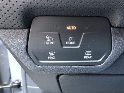 2026 Volkswagen Atlas 2.0T SE w/Technology w/captains chairs and panoramic sunroof