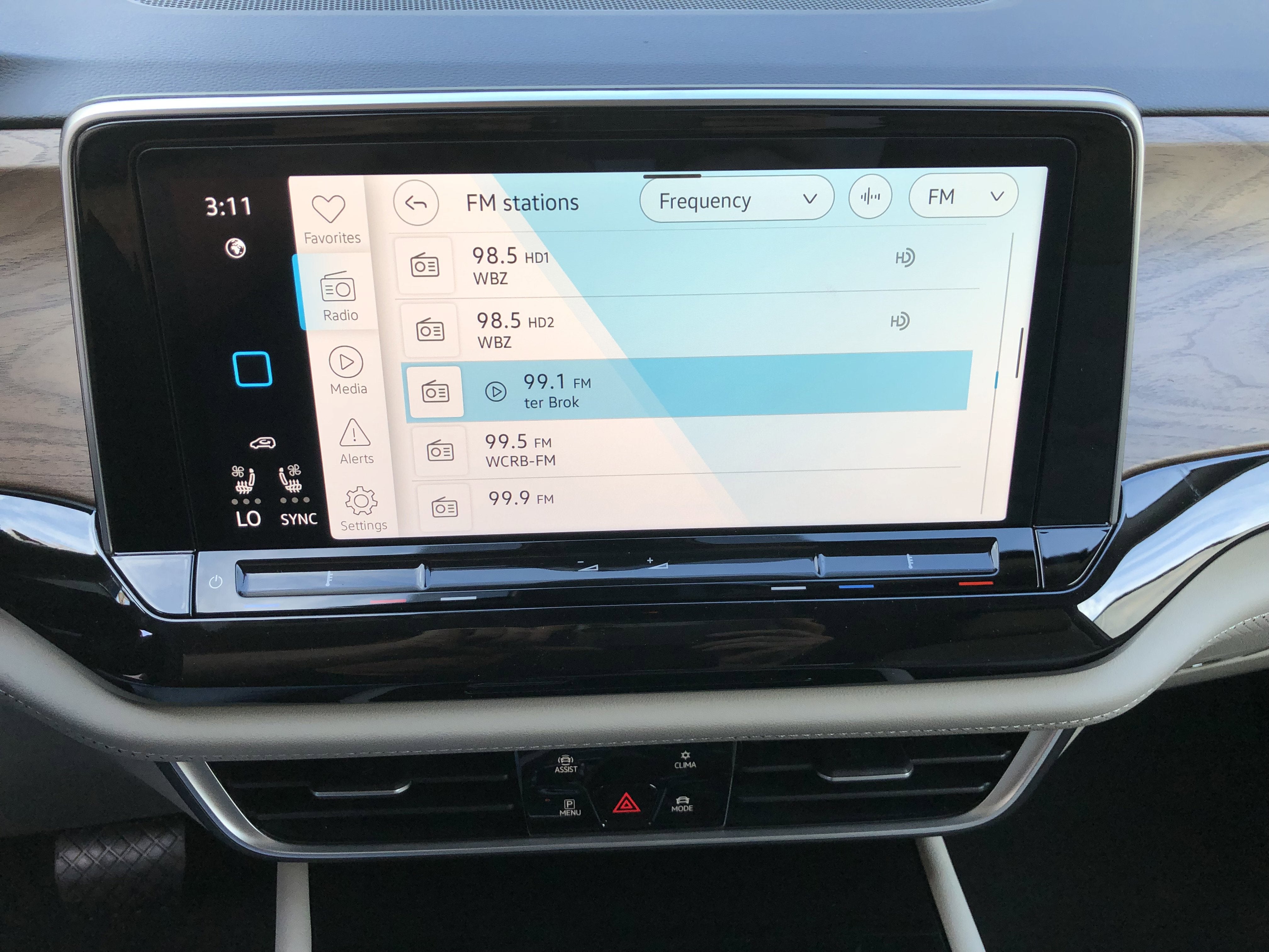 2026 Volkswagen Atlas 2.0T SE w/Technology w/panoramic sunroof