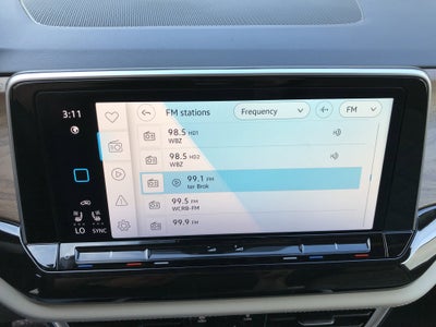 2026 Volkswagen Atlas 2.0T SE w/Technology w/panoramic sunroof