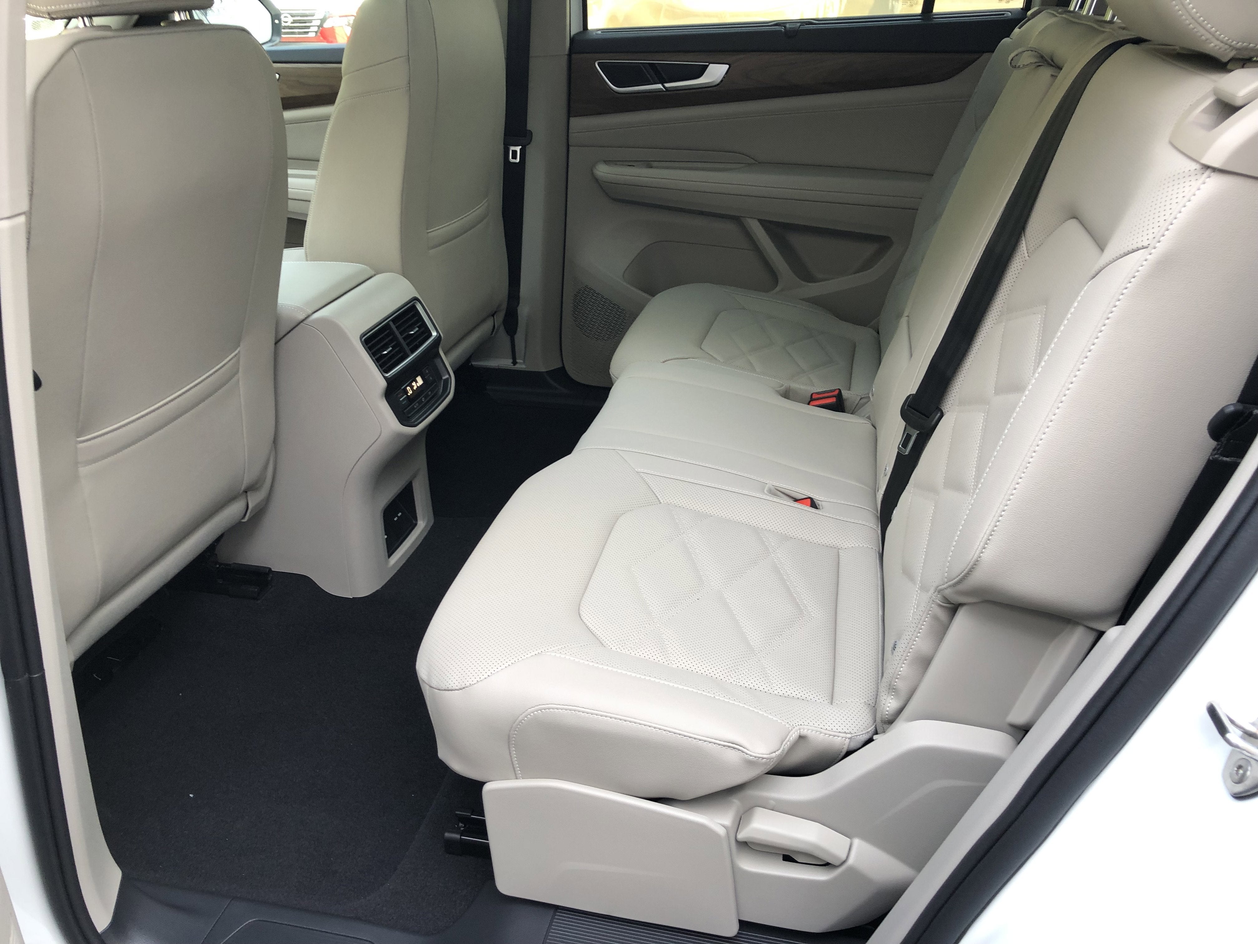 2026 Volkswagen Atlas 2.0T SE w/Technology w/panoramic sunroof