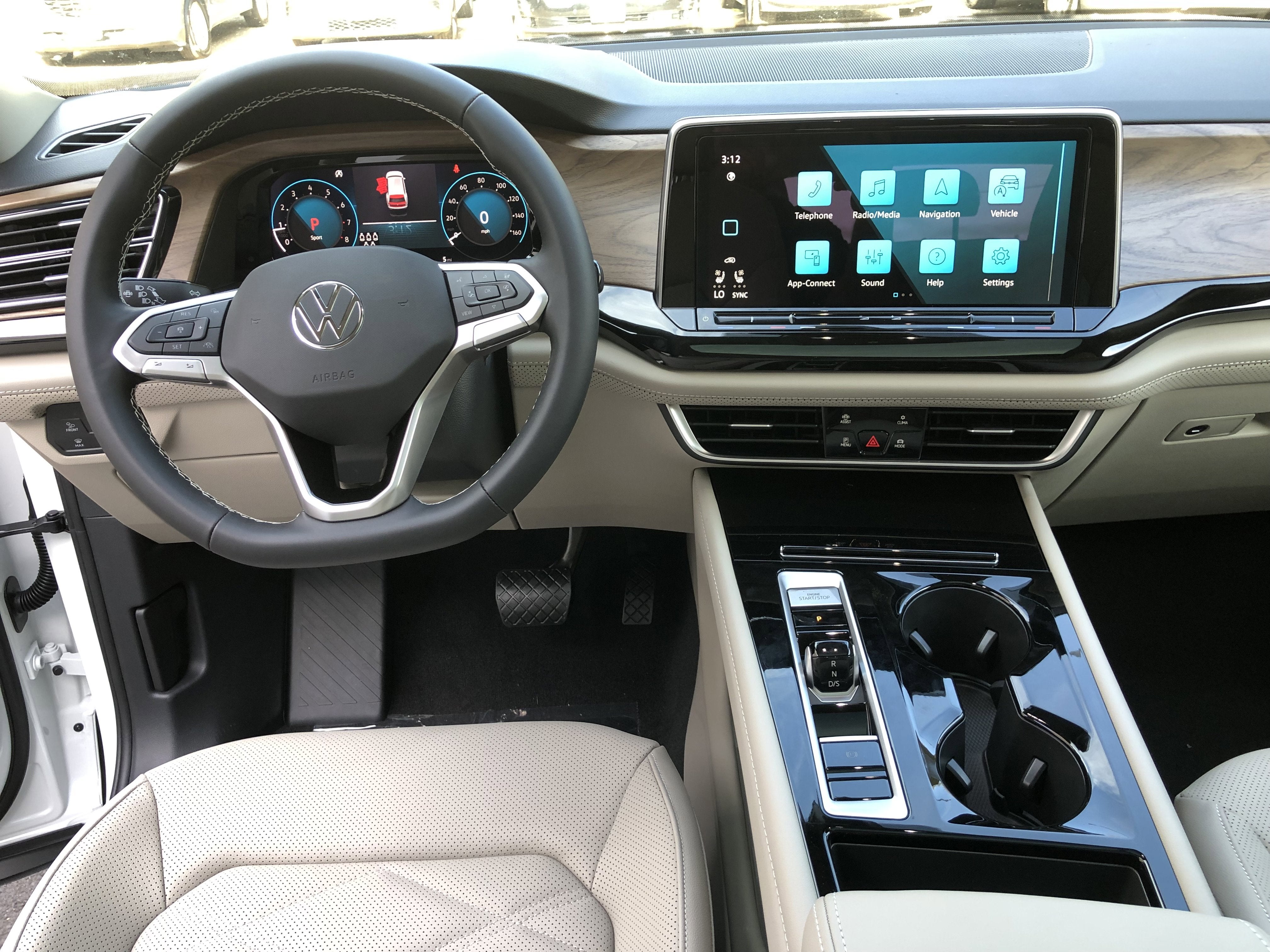 2026 Volkswagen Atlas 2.0T SE w/Technology w/panoramic sunroof