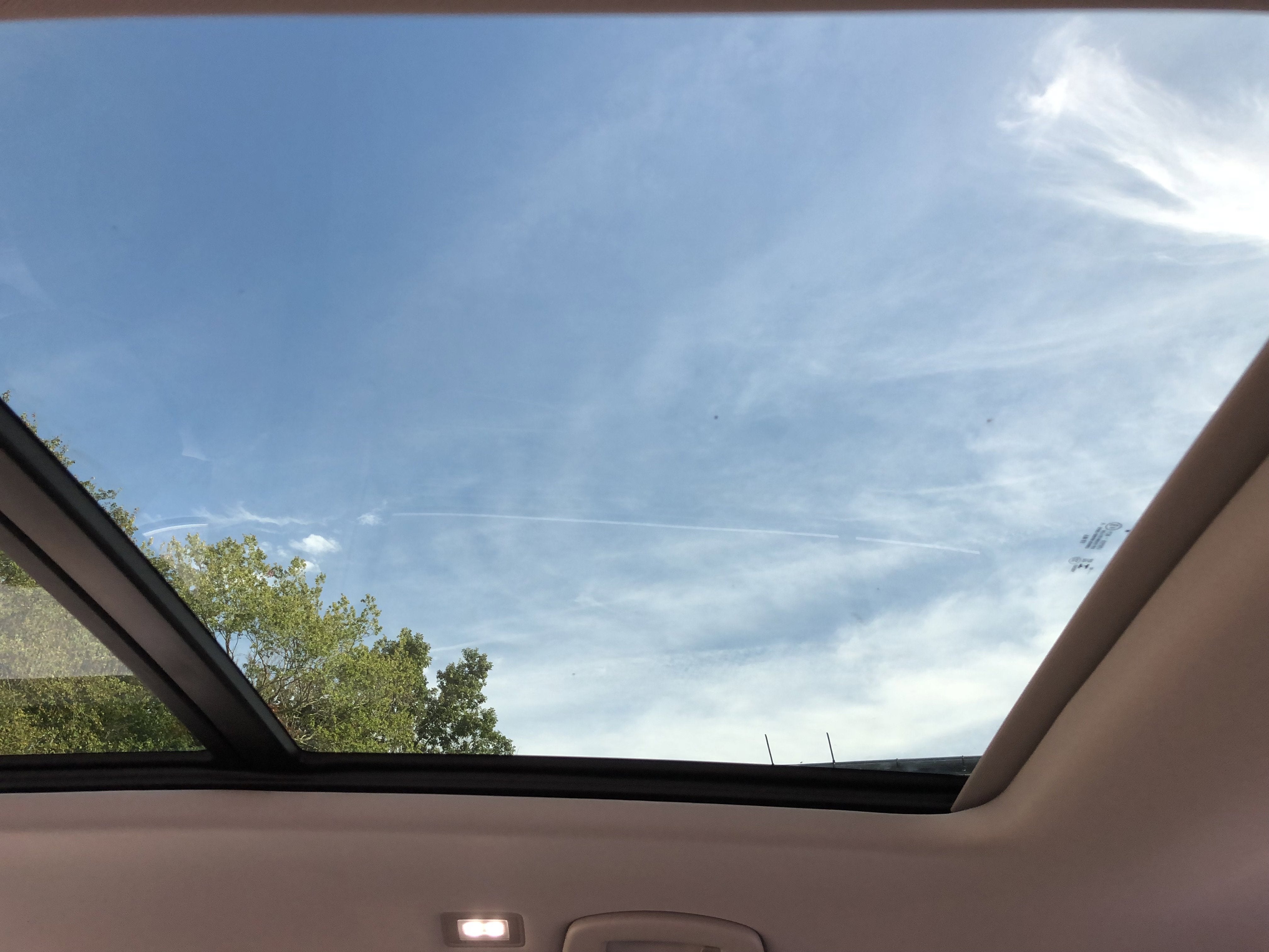 2026 Volkswagen Atlas 2.0T SE w/Technology w/panoramic sunroof