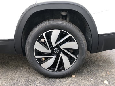 2026 Volkswagen Atlas 2.0T SE w/Technology w/panoramic sunroof